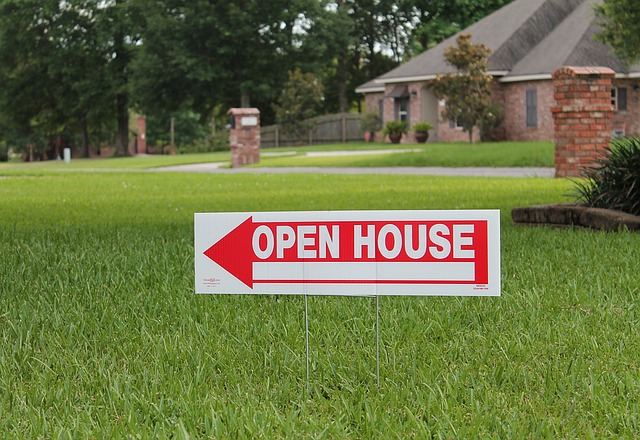 Open house real estate signs in Jacksonville, FL